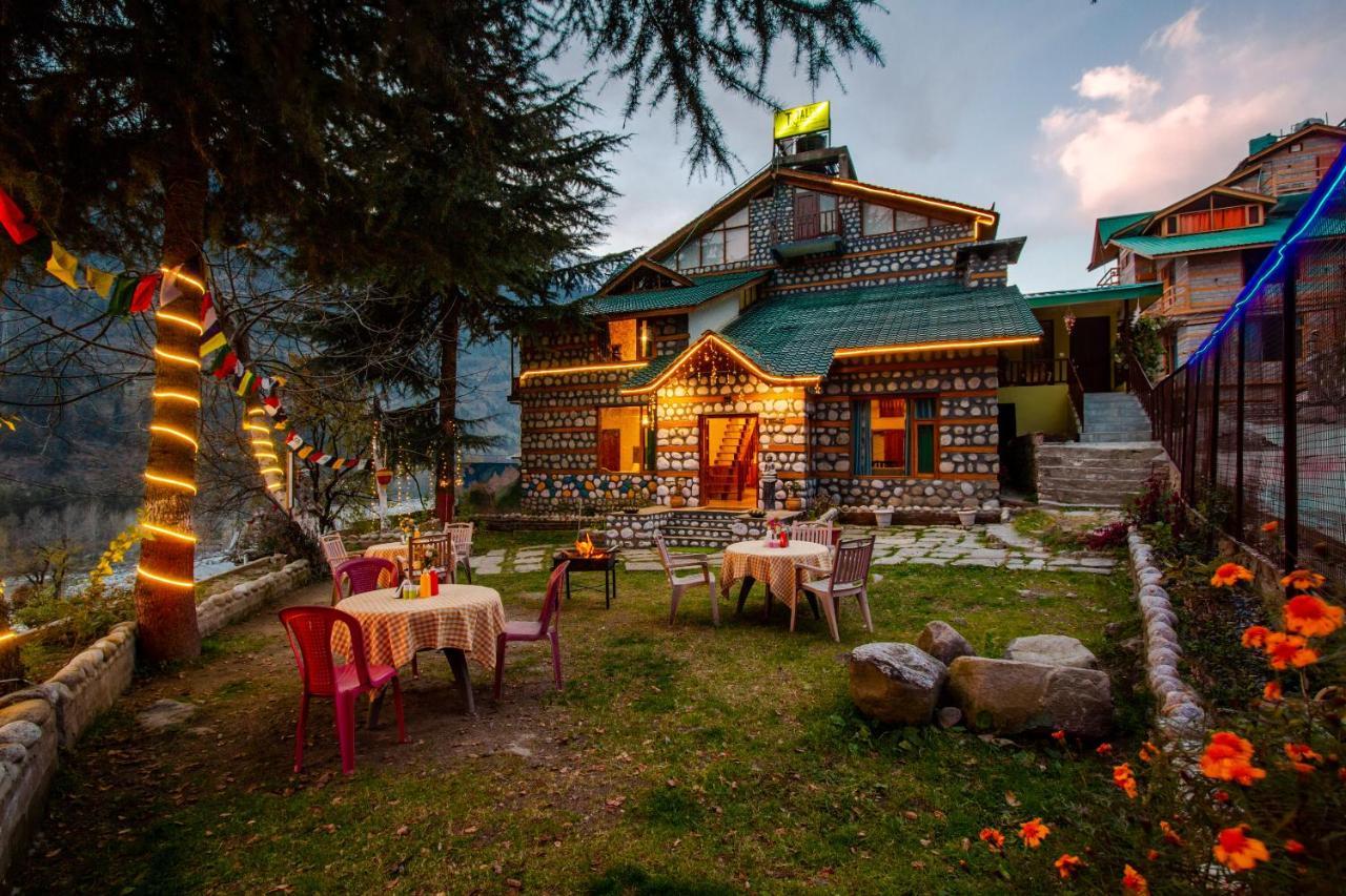 Tales N Trails Hotel Vashist Eksteriør billede